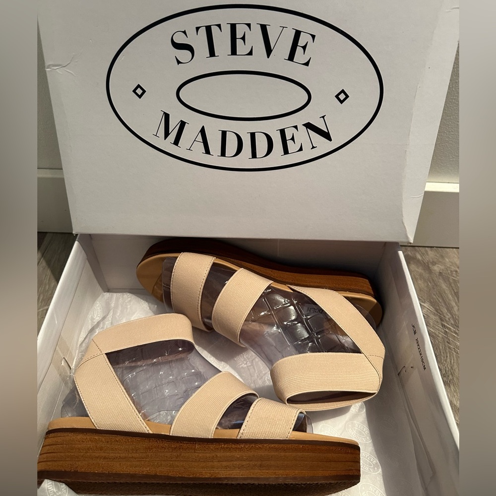 SOLD ✨ Steve Madden Vonte Flatform Sandals - Size 6 (Blush) ✨